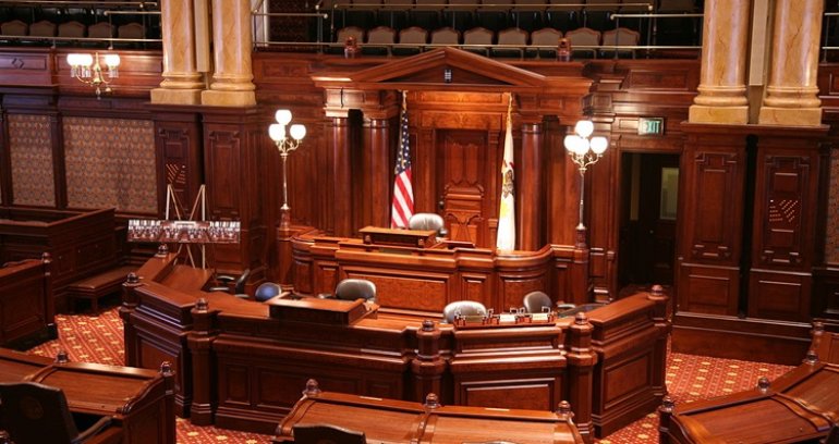 Illinois State Senate passes online gambling