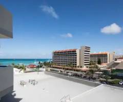 Casino Aruba at Hilton: Ocean view Palm-Beach club 1 king bed