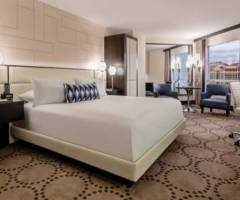 Harrah's Hotel & Casino Las Vegas: Deluxe Room 1 King